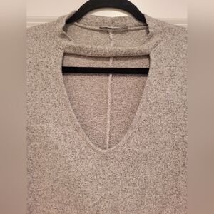 Acemi Women's V-Neck Sweater in Gray